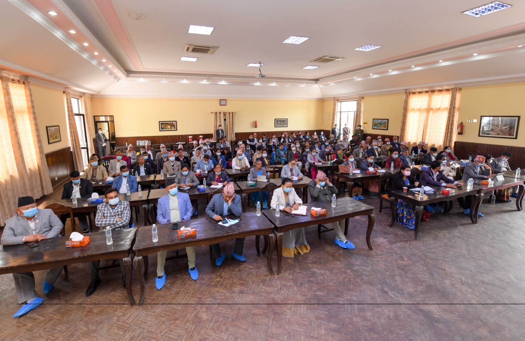 नेपाल पक्षका सांसद ओलीले बोलाएको संसदीय दलको बैठकमा  सहभागी हुने