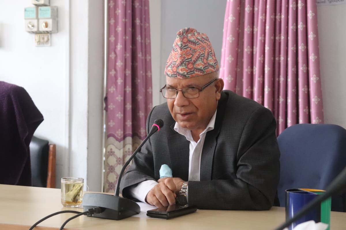 ओलीसग मिसिनु राजनीतिक रुपमा आत्महत्या सरह हो – माधव नेपाल