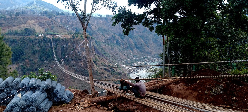आठ सय मिटर लामो झोलुङ्गे पुल निर्माण